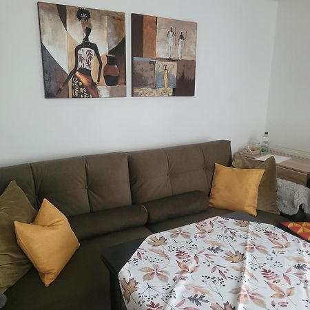 I24Rooms - Gaestezimmer Mit Eigenem Garten Legau Bagian luar foto