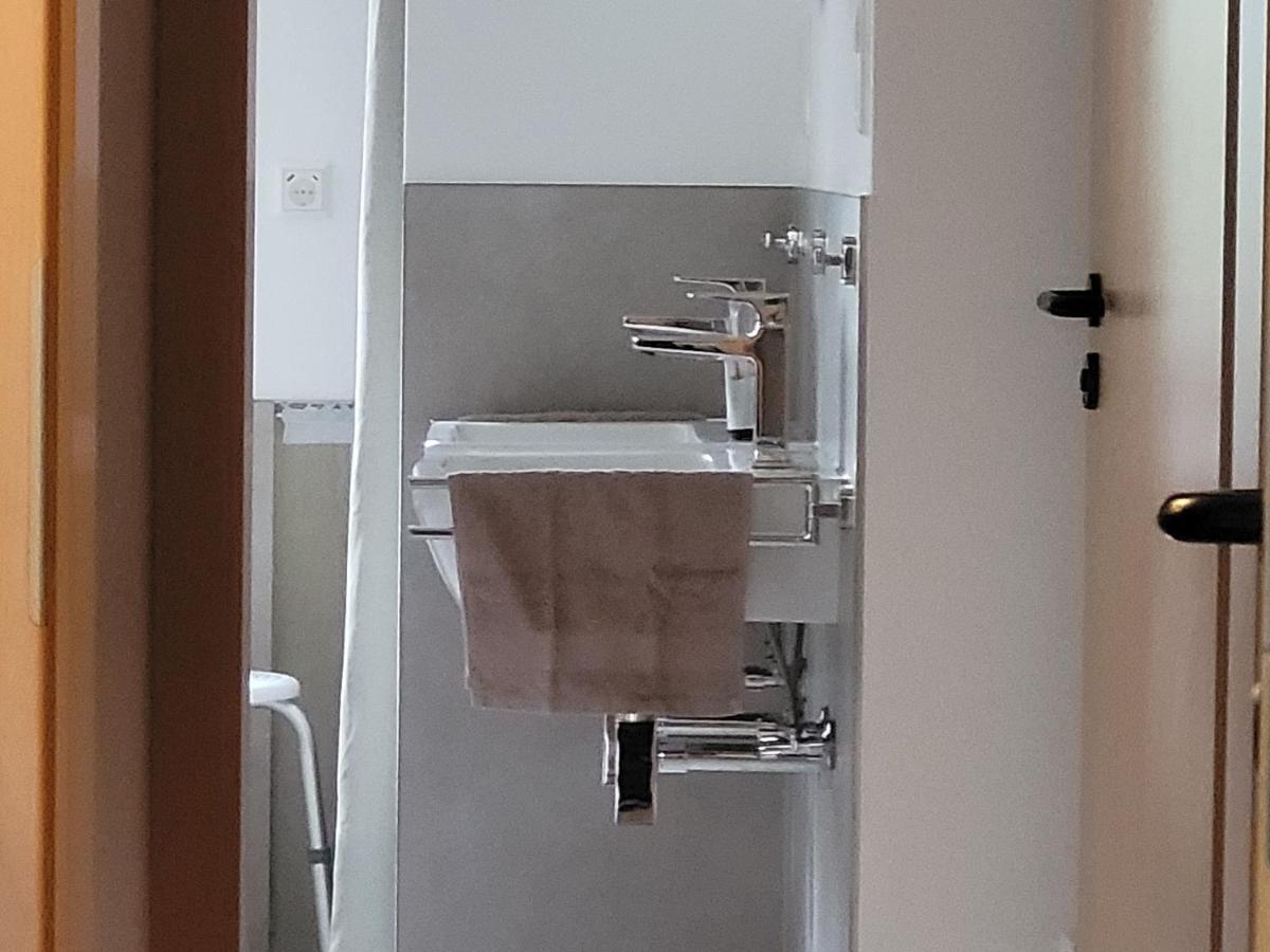 I24Rooms - Gaestezimmer Mit Eigenem Garten Legau Bagian luar foto