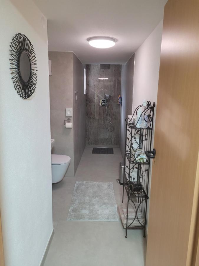 I24Rooms - Gaestezimmer Mit Eigenem Garten Legau Bagian luar foto