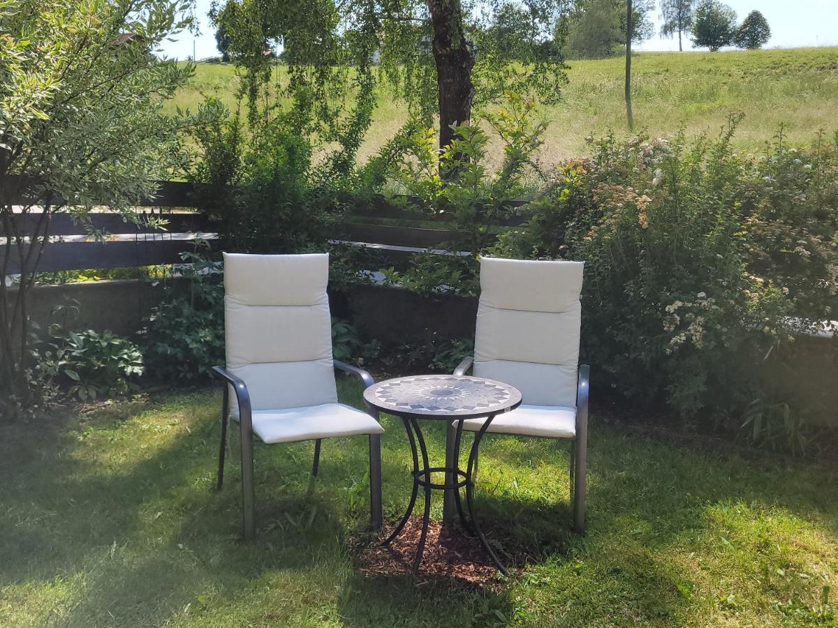 I24Rooms - Gaestezimmer Mit Eigenem Garten Legau Bagian luar foto